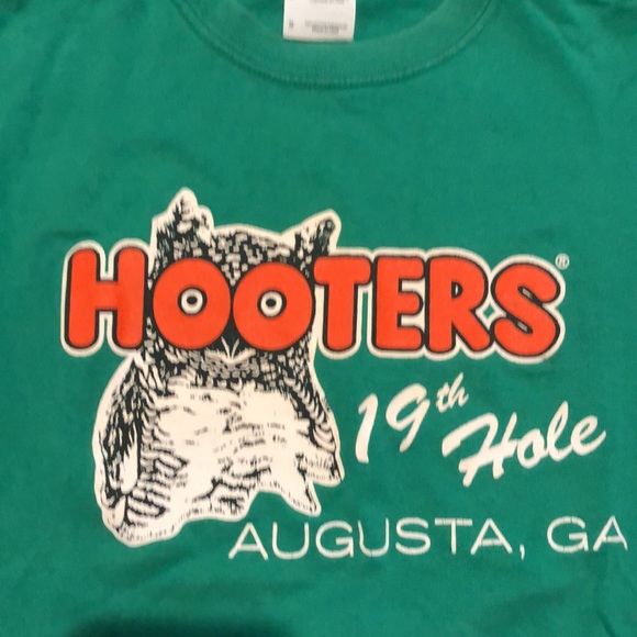 Vintage Hooters Tshirt 2009 Golf week size small - Picture 3 of 5